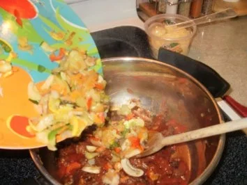 Rezept: Hackfleisch - Rind Stir Pfanne mit allerlei Gemuesse auf Pita Brot- Schnell und fettarm Bild Nr. 5 Hackfleisch - Rind Stir Pfanne mit allerlei Gemuesse auf Pita Brot- Schnell und fettarm - Rezept - Bild Nr. 5