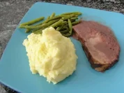 Schweinebraten gespickt mit Knoblauch - Rezept