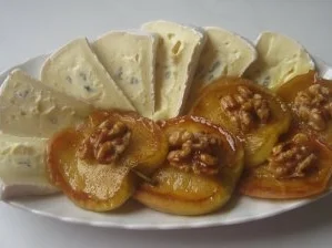 Glasierte Apfel-Walnussscheiben mit Blauschimmelkäse - Rezept - Bild Nr. 2