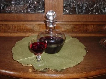 SCHWARZER JOHANNISBEER-LIKÖR - Rezept