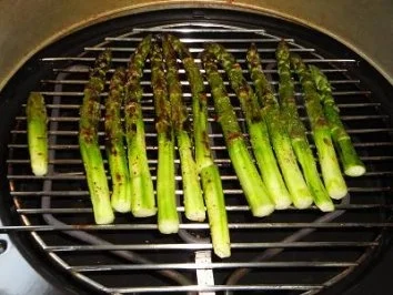 Rezept: Geröstete grüne Spargeln Geröstete grüne Spargeln - Rezept