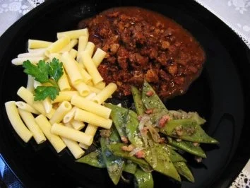 Hacksoße mit Nudeln ... - Rezept