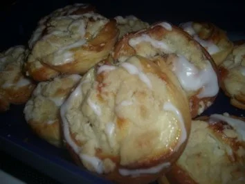 Quark-Pudding-Streusel-Schnecken - Rezept