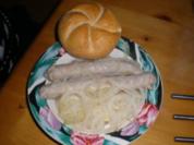 Sauere Bratwürste im Weißwein - Rezept
