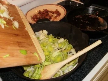 Rezept: Pie- Lauch, Zwiebel und Karoffell Pie gebacken in einer leckeren Kurste - Amerikanisch Bild Nr. 5 Pie- Lauch, Zwiebel und Karoffell Pie gebacken in einer leckeren Kurste - Amerikanisch - Rezept - Bild Nr. 5