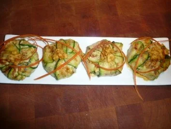 TAPAS/FISCH:Zuccinipäckchen mit gräuchertem Forellenfilet - Rezept - Bild Nr. 2