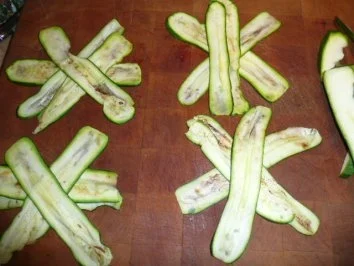 TAPAS/FISCH:Zuccinipäckchen mit gräuchertem Forellenfilet - Rezept - Bild Nr. 5