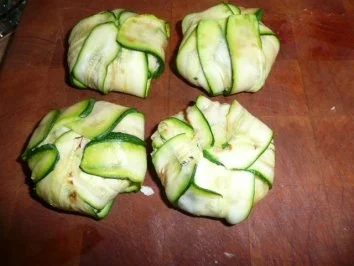 TAPAS/FISCH:Zuccinipäckchen mit gräuchertem Forellenfilet - Rezept - Bild Nr. 6