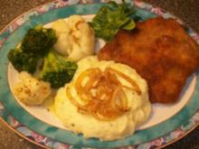 Schnitzel mit Kartoffelpüree u. Blumenkohl - Broccoli  Gemüse - Rezept