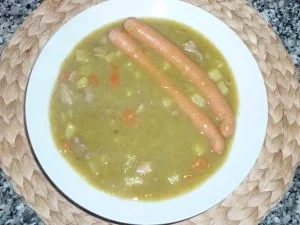 Erbsensuppe mit Eisbein - Rezept