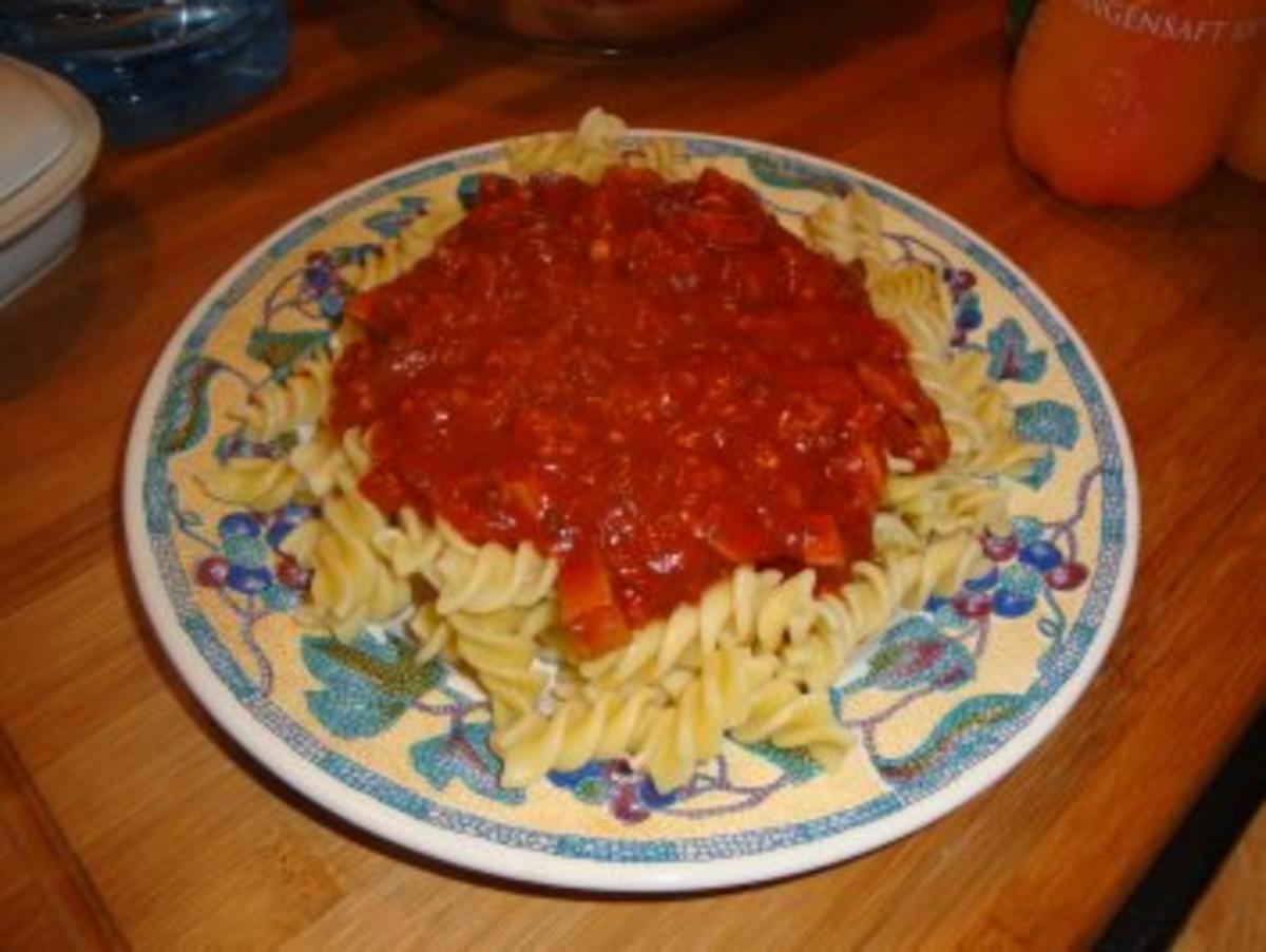 Nudeln mit Tomatensoße für mein Herzblatt - Rezept