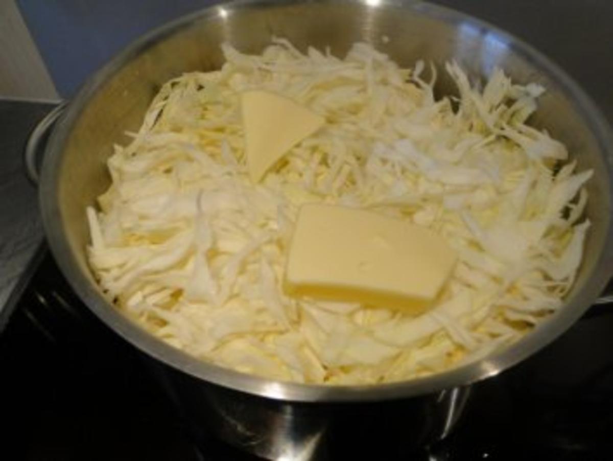 Spitzkohl mit Kartoffelpüree und Pilze untereinander, dazu Putenschnitzel   (Fotos) - Rezept - Bild Nr. 2