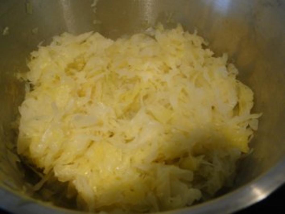 Spitzkohl mit Kartoffelpüree und Pilze untereinander, dazu Putenschnitzel   (Fotos) - Rezept - Bild Nr. 3
