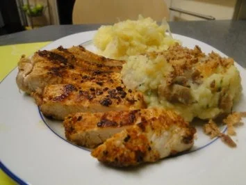 Spitzkohl mit Kartoffelpüree und Pilze untereinander, dazu Putenschnitzel   (Fotos) - Rezept - Bild Nr. 12