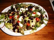 Großer Salatteller mit weißem Balsamico-Dressing - Rezept