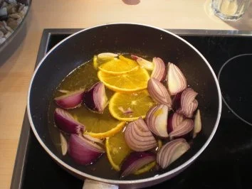 Feigengefüllte Hähnchenbrust mit Zwiebeln und Portwein-Orangensauce - Rezept - Bild Nr. 3