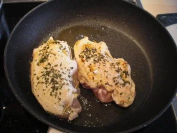 Feigengefüllte Hähnchenbrust mit Zwiebeln und Portwein-Orangensauce - Rezept - Bild Nr. 5