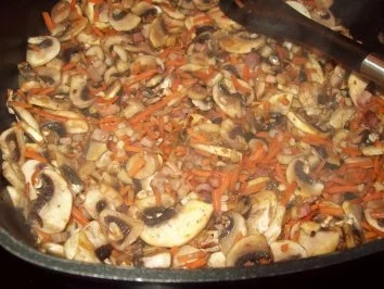 Rezept: Kotelets mit Steinpilzen und Champignons Bild Nr. 5 Kotelets mit Steinpilzen und Champignons - Rezept - Bild Nr. 5