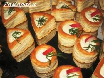 Blätterteigpasteten mit Forellencreme - Rezept