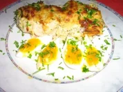 Überbackener Blumenkohl an Eiern serviert - Rezept