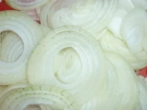 Schweineleber mit Zwiebel-Apfelgemüse und Stampfkartoffeln - Rezept - Bild Nr. 4