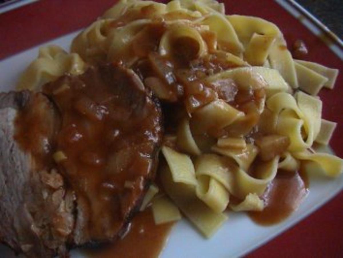 Rollbraten Mit Schweinerollbraten Und Zwiebeln In Streifen Rezept Mit Bild Kochbar De