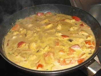 Rezept: Hähnchencurry mit Nudeln Hähnchencurry mit Nudeln - Rezept
