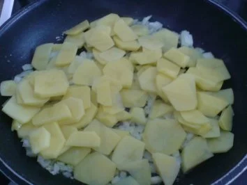 Rezept: Fischfilet mit Röstkartoffeln und grüner Soße Bild Nr. 4 Fischfilet mit Röstkartoffeln und grüner Soße - Rezept - Bild Nr. 4