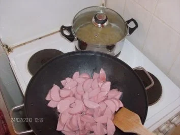 Rezept: Fleischwurst und Nudeln ausm Wok Bild Nr. 2 Fleischwurst und Nudeln ausm Wok - Rezept - Bild Nr. 2
