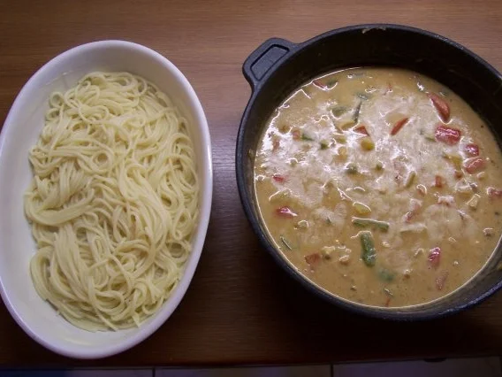 Rezept: Paprika-Puten-Ragout mit Nudelkruste Paprika-Puten-Ragout mit Nudelkruste - Rezept