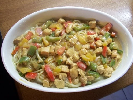 Rezept: Paprika-Puten-Ragout mit Nudelkruste Bild Nr. 2 Paprika-Puten-Ragout mit Nudelkruste - Rezept - Bild Nr. 2