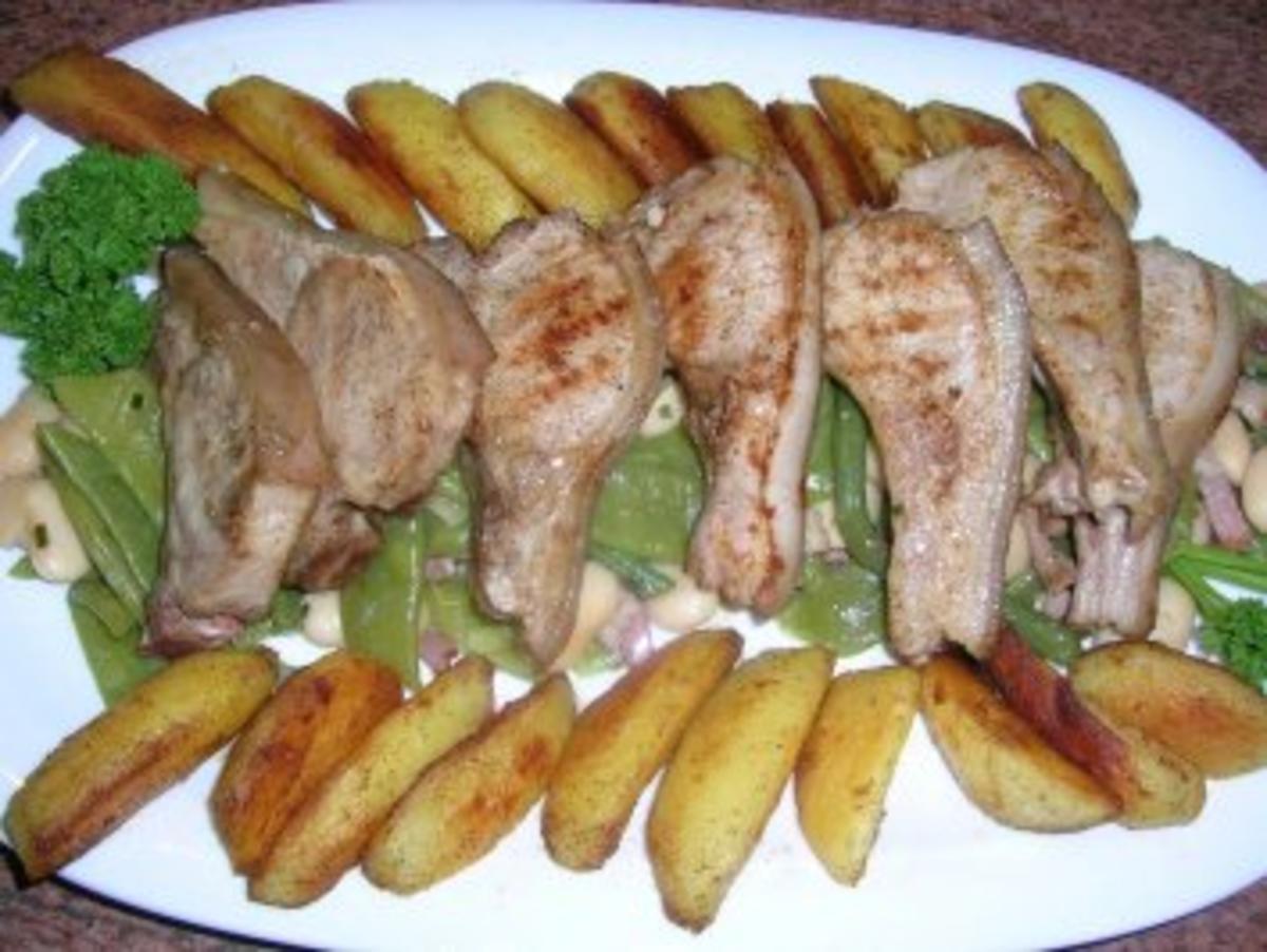Spanferkelkoteletts mit gemischten  Bohnen und Potato Wedges - Rezept - Bild Nr. 3