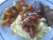 Rezept: Putenbraten mit Honig-Hagebuttenkruste in Wintergemüse geschmort Putenbraten mit Honig-Hagebuttenkruste in Wintergemüse geschmort - Rezept