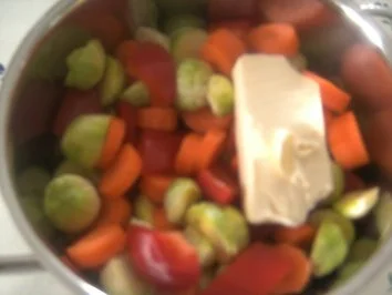 Putenbraten mit Honig-Hagebuttenkruste in Wintergemüse  geschmort - Rezept - Bild Nr. 9