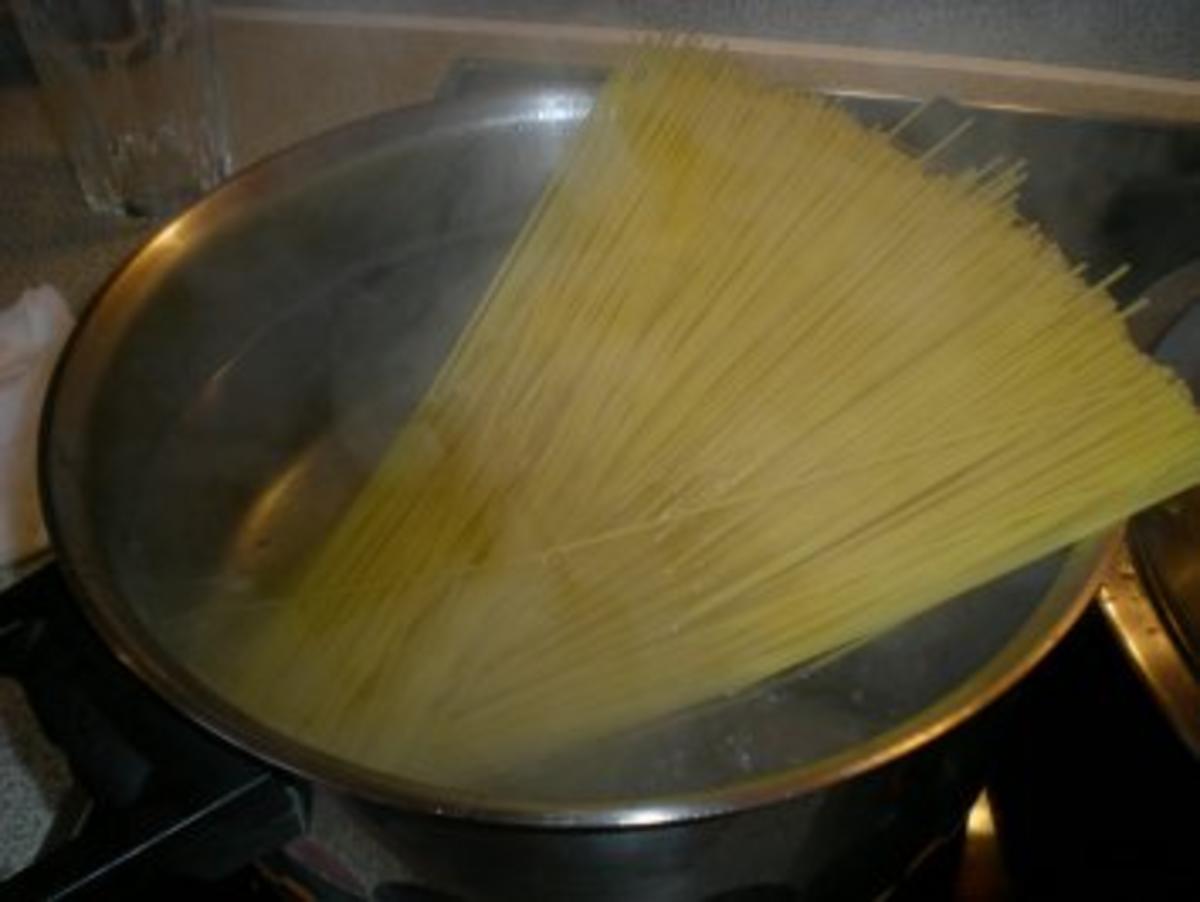 Spaghetti al Limone mit Puten Streifen, Oliven, Tomaten und Kapern - Rezept - Bild Nr. 10