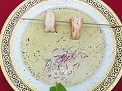 Sauerampfersuppe mit Korianderessenz und gebratenen Garnelen - Rezept