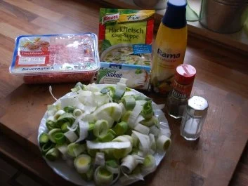 Käsehackfleischsuppe mit Porree - Rezept