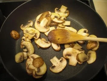 Rezept: Rosmarin-Rahmsuppe mit Pilzen Bild Nr. 6 Rosmarin-Rahmsuppe mit Pilzen - Rezept - Bild Nr. 6