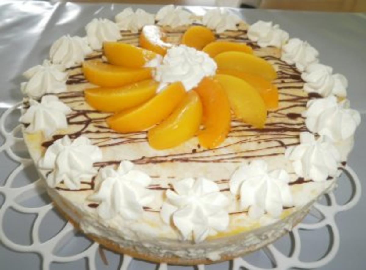 Pfirsich-Joghurt Torte mit Sekt - Rezept