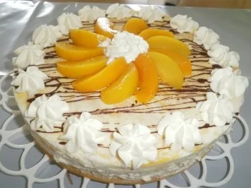 Pfirsich-Joghurt Torte mit Sekt - Rezept