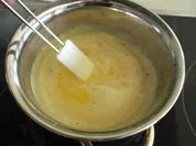 Rezept: Weißwein-Mousse mit Sauerrahm und marinierter Mango Weißwein-Mousse mit Sauerrahm und marinierter Mango - Rezept