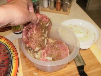 Rezept: Schweinekotlett mit Plaumen Sosse - Diese ziehen lassen fuer in paar Stunden bevor grillen - Pork Chops - Iowa Style Bild Nr. 3 Schweinekotlett mit Plaumen Sosse - Diese ziehen lassen fuer in paar Stunden bevor grillen - Pork Chops - Iowa Style - Rezept - Bild Nr. 3