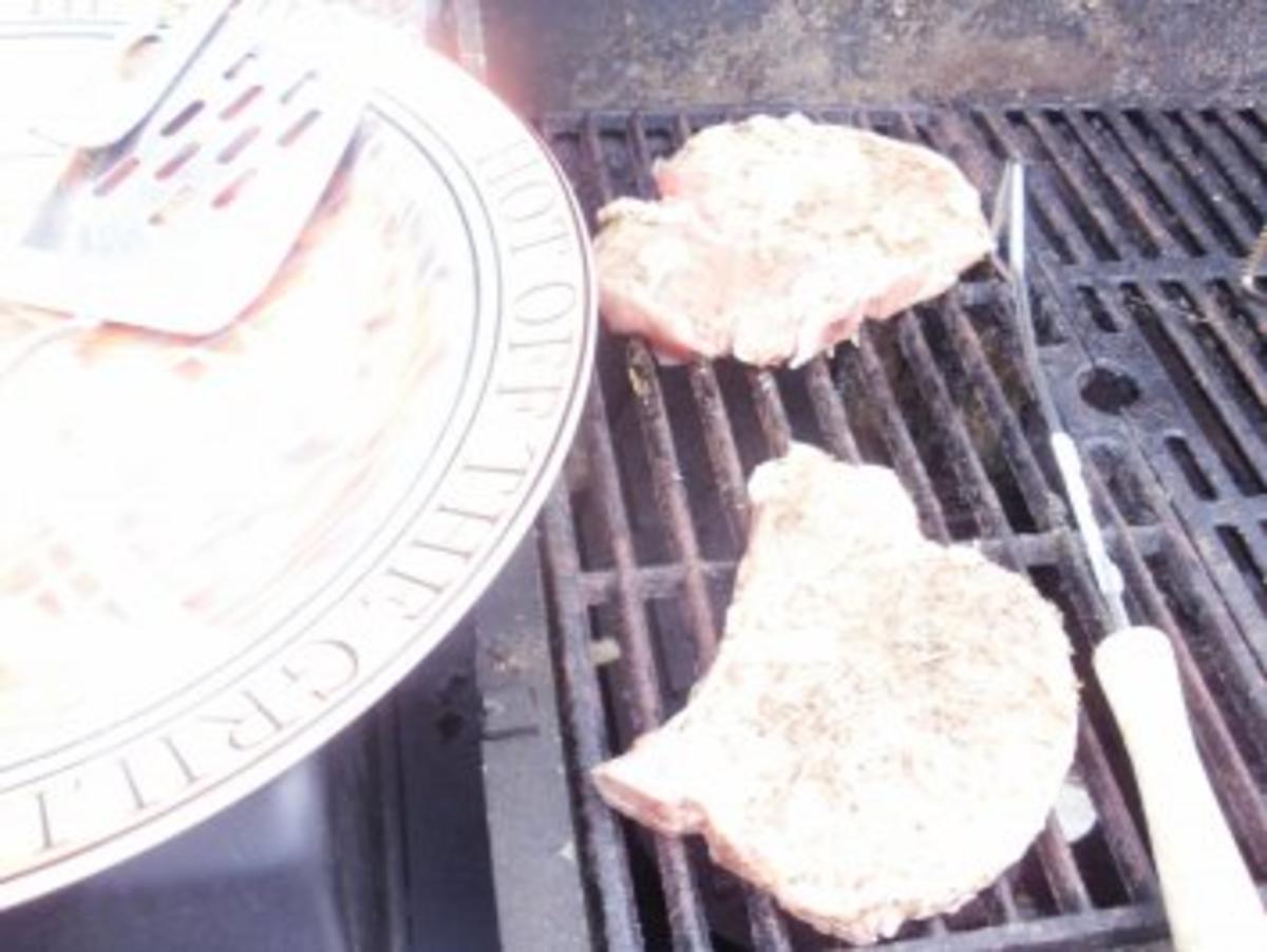 Schweinekotlett mit Plaumen Sosse - Diese ziehen lassen fuer in paar Stunden bevor grillen - Pork Chops - Iowa Style - Rezept - Bild Nr. 4