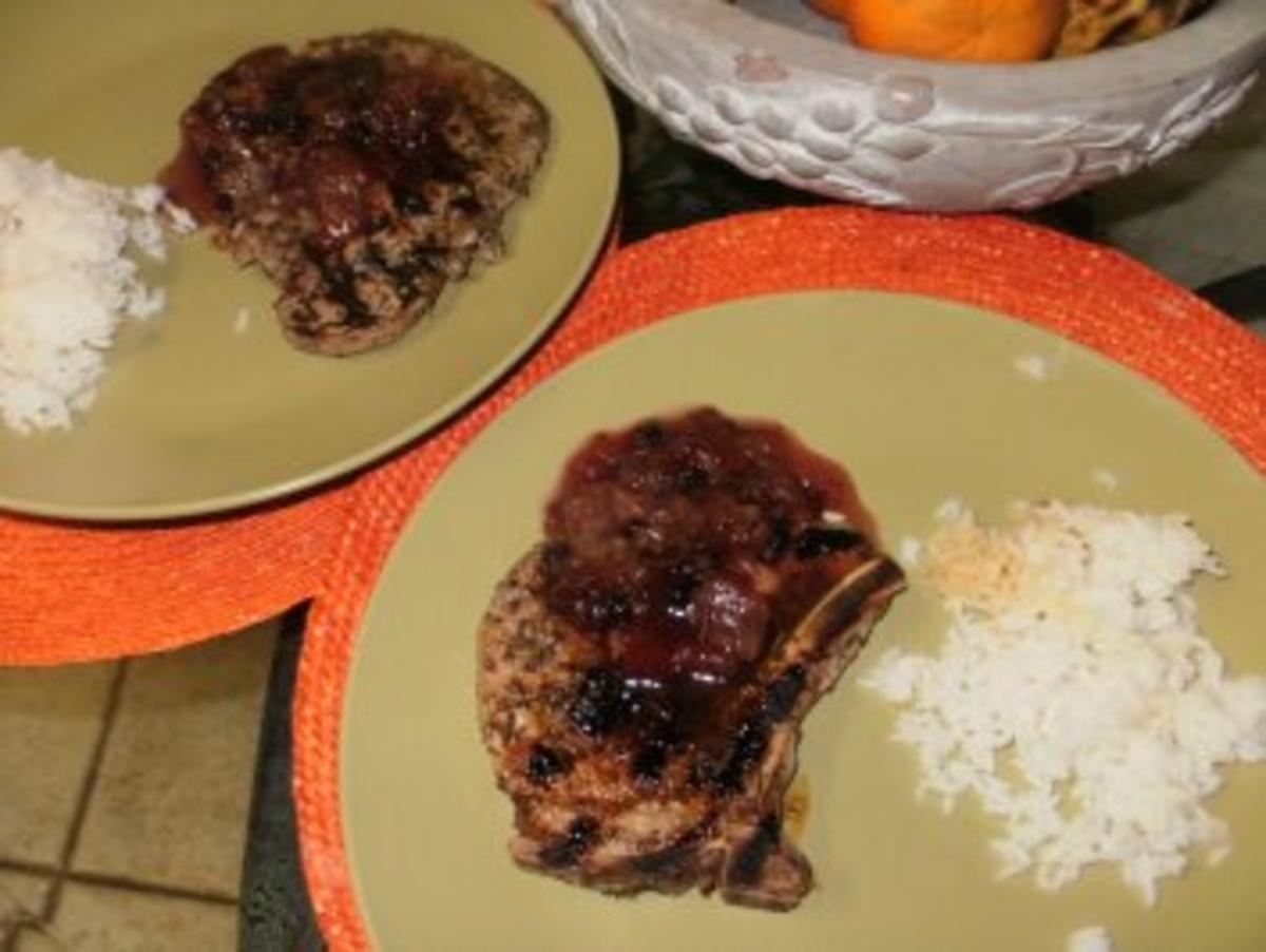 Bilder für Schweinekotlett mit Plaumen Sosse - Diese ziehen lassen fuer in paar Stunden bevor grillen - Pork Chops - Iowa Style - Rezept