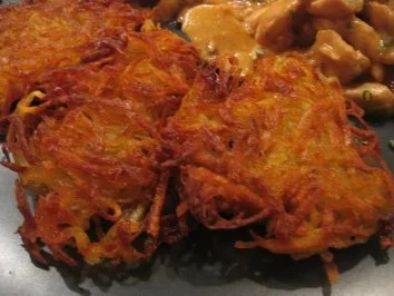 Hähnchen-Champignongeschnetzeltes mit Röstis - Rezept - Bild Nr. 3