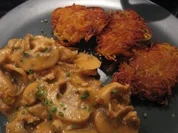 Hähnchen-Champignongeschnetzeltes mit Röstis - Rezept