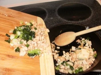 Pilze- Gefuellte Pilze mit Blau Kaese mit Pignoli -  Nur 50 Kal. Eine Mahlzeit oder fuer Snack - Rezept - Bild Nr. 3