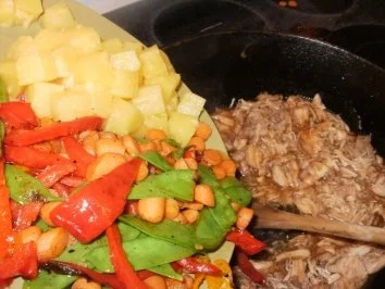 Rezept: Huhn- Huehnerfleisch mit Ananas ueber Reis - 330 Kal. Fettarm - Ein gutes Familien Essen Bild Nr. 6 Huhn- Huehnerfleisch mit Ananas ueber Reis - 330 Kal. Fettarm - Ein gutes Familien Essen - Rezept - Bild Nr. 6