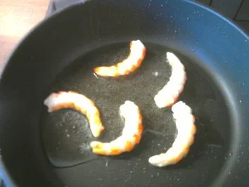 Rezept: Surimi-Riesengarnelen auf scharfem Wok-Gemüse Bild Nr. 3 Surimi-Riesengarnelen auf scharfem Wok-Gemüse - Rezept - Bild Nr. 3