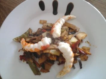 Rezept: Surimi-Riesengarnelen auf scharfem Wok-Gemüse Bild Nr. 5 Surimi-Riesengarnelen auf scharfem Wok-Gemüse - Rezept - Bild Nr. 5